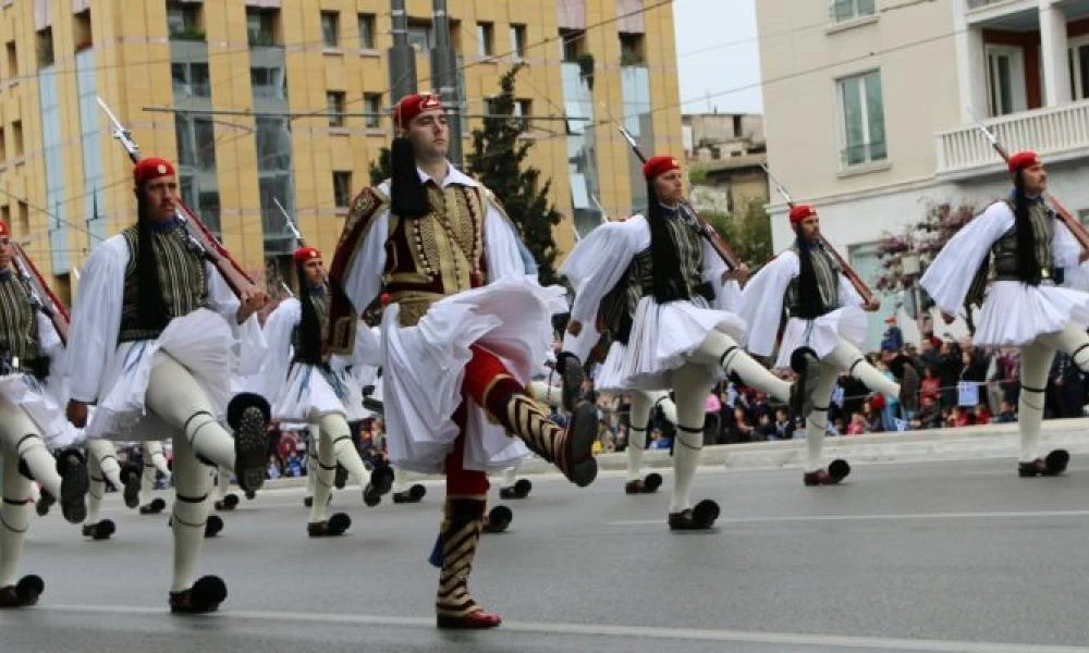 Η παρέλαση της 25ης Μαρτίου θα γίνει στο Σύνταγμα, αλλά μόνο η στρατιωτική!
